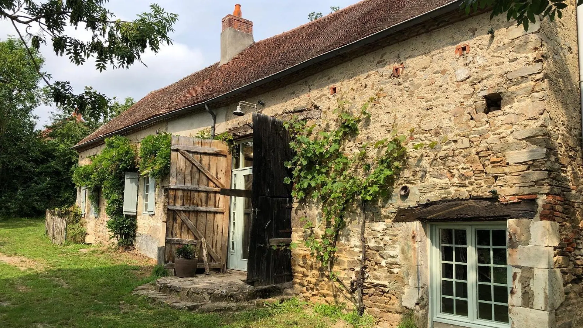 Holiday home Gite Au Bray Bellenaves France